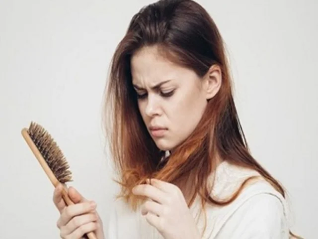 کمک به درمان ریزش مو با روغن های گیاهی ضد ریزش مو
